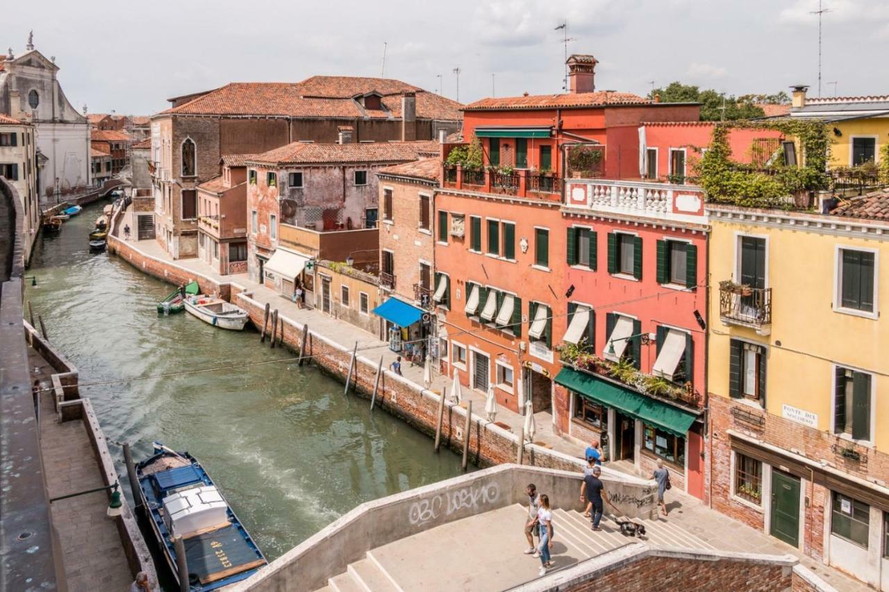 Carmini Canal View And Balcony With Lift Venice Exterior photo